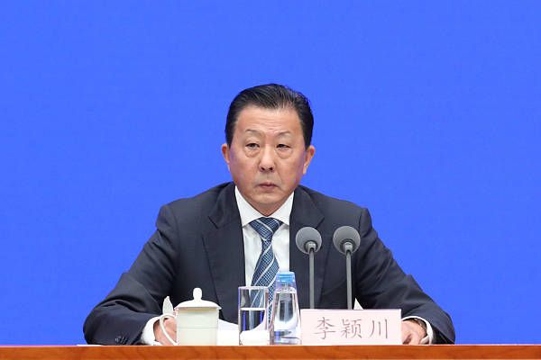 他的合同将持续到2025年，年薪2000万欧元是高收入球员之一。